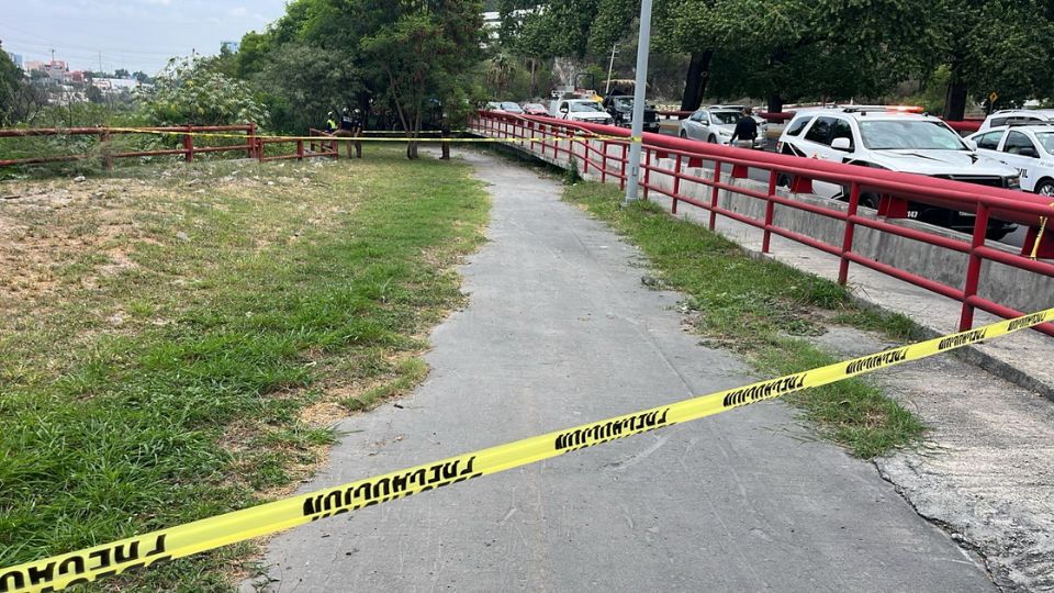 Elementos de la Policía de San Pedro realizan acordonamiento en la zona