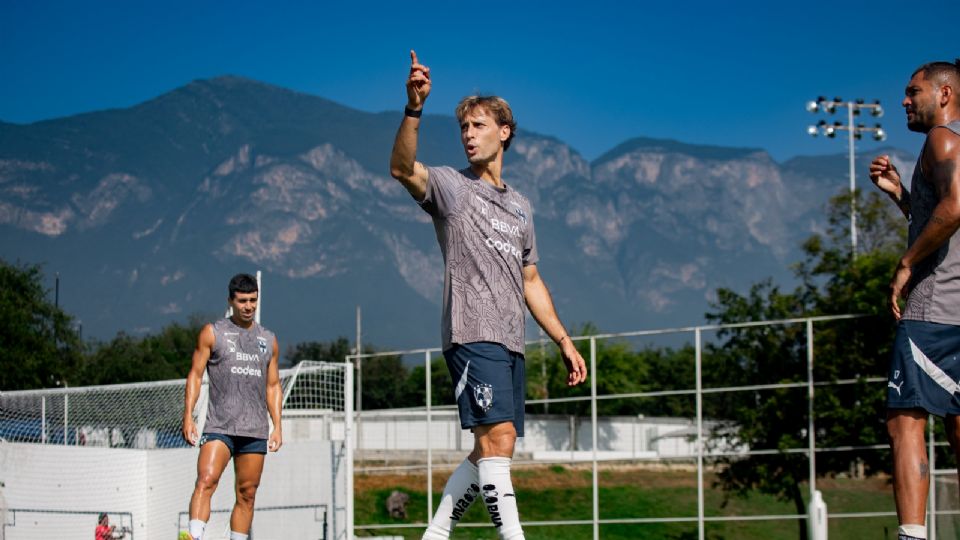El equipo de Torrent apunta a alinear 4-3-3 con Tecatito, Canales y Berterame en el ataque. San Luis llega motivado tras vencer a León.
