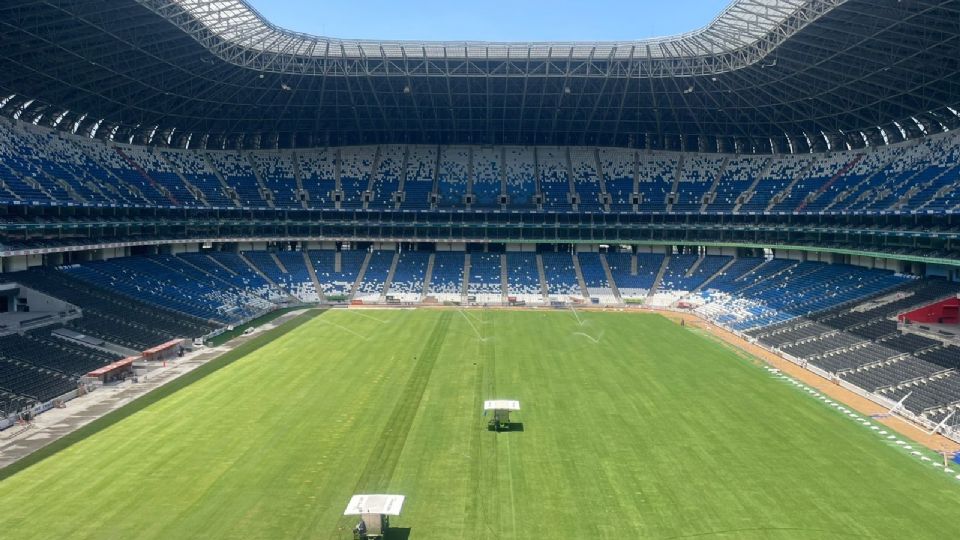 Con pasto híbrido cultivado en Nuevo León y tecnología FIFA, el estadio de Rayados se prepara para recibir sus primeros partidos con nueva cancha.