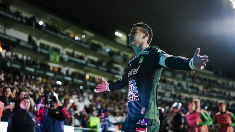 El colombiano convirtió desde los once pasos para darle el triunfo a León sobre Guadalajara en su debut como local del Apertura 2025.