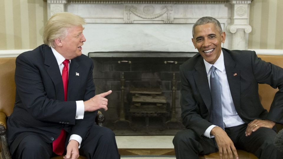 Trump genera controversia al subir video con IA que simula arresto de Obama.