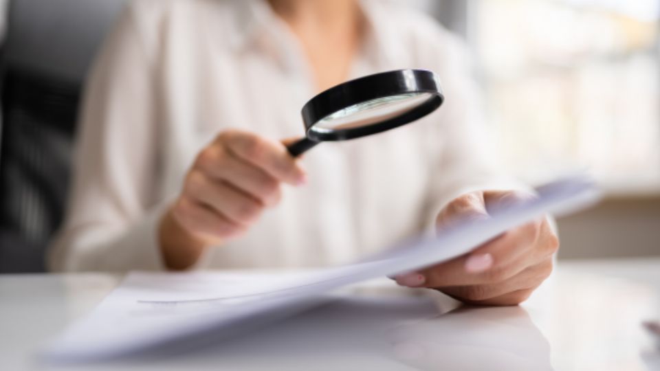 Antes de firmar cualquier contrato, es necesario investigar a quien ofrece el servicio.