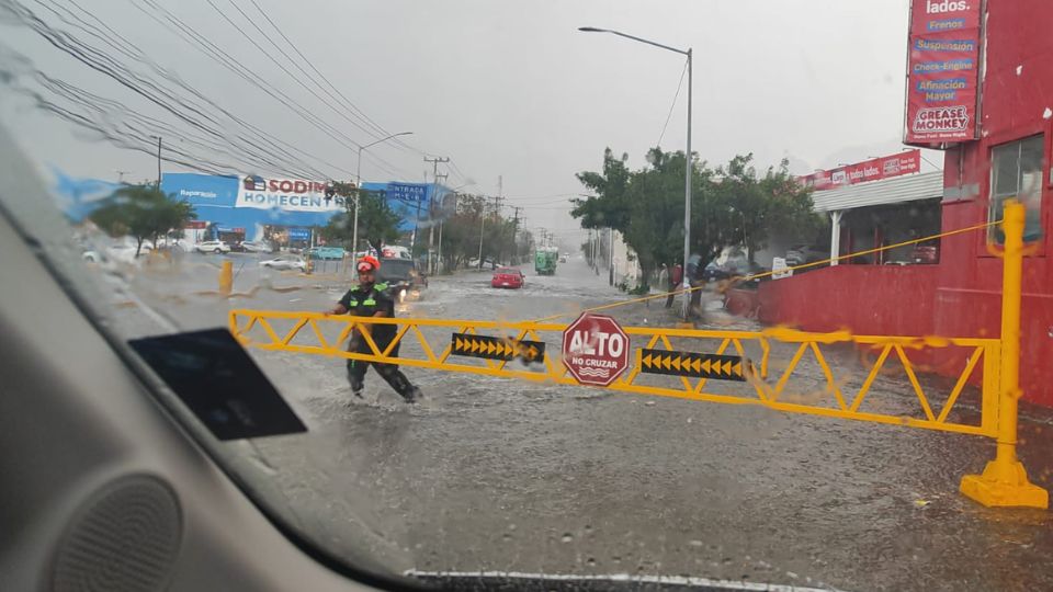 Cierran circulación de avenida Movimiento Obrero | Protección Civil Santa Catarina