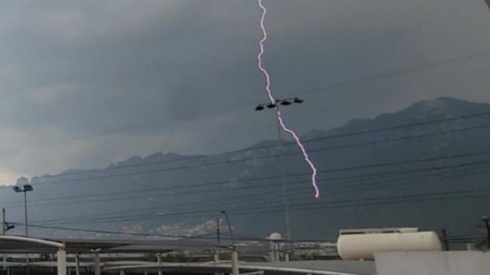 Caída de rayo por tormenta eléctrica.
