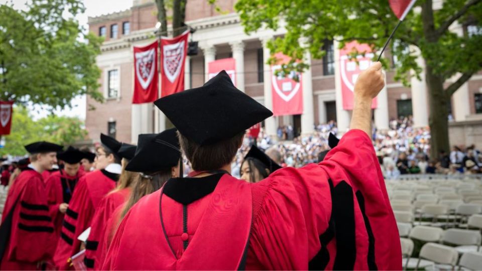 Estados Unidos abre investigación a Harvard por patrocinio de visados internacionales