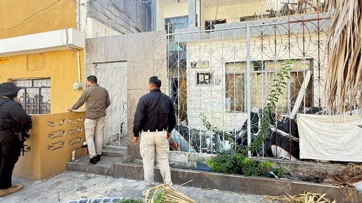 Localizan a mujer desaparecida con vida tras cateo en Monterrey