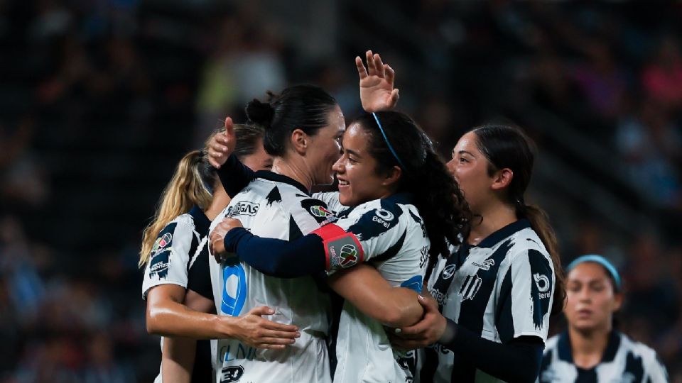 Monterrey dominó el primer tiempo, Querétaro reaccionó en el segundo, y el Gigante de Acero vivió una noche de goles