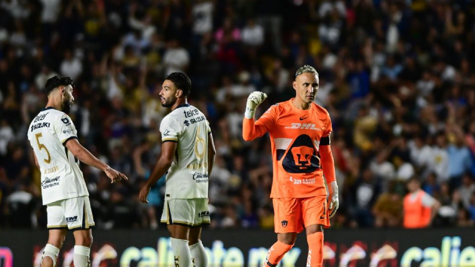 Navas tuvo una noche tranquila, pero cumplió con su primer partido como arquero de los universitarios.