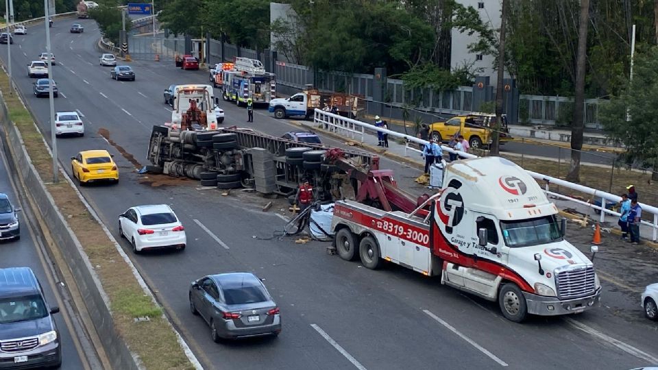 Volcadura de tráiler.