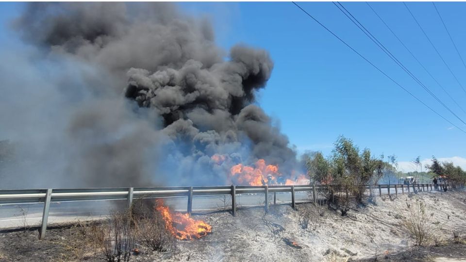 Explosión de pipa en la Carretera Nacional