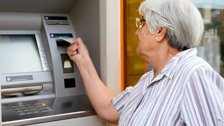 Urgen a abuelos regios a no malgastar pensión; alertan por falta de educación financiera