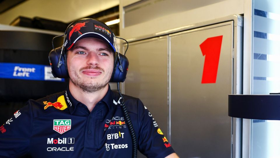 En medio de las especulaciones, Max Verstappen rompe el silencio y confirma su compromiso con Red Bull.