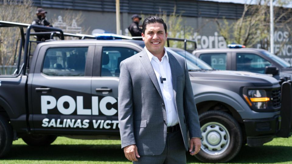 Raúl Cantú entrega unidades a corporación policiaca