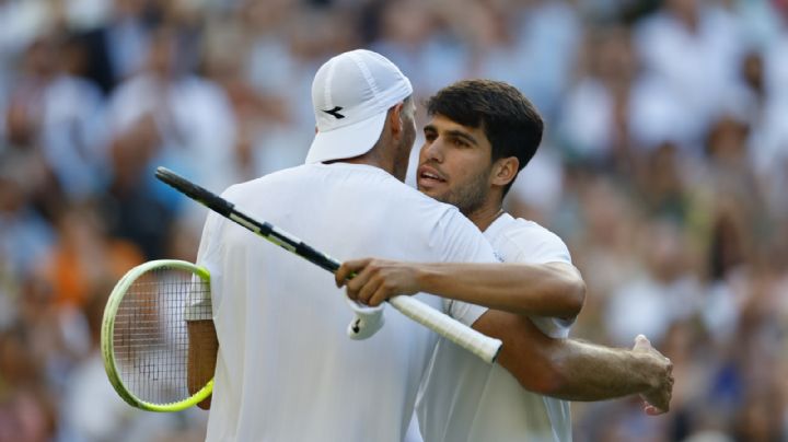 Alcaraz sufre ante Struff en Wimbledon, pero avanza a Octavos