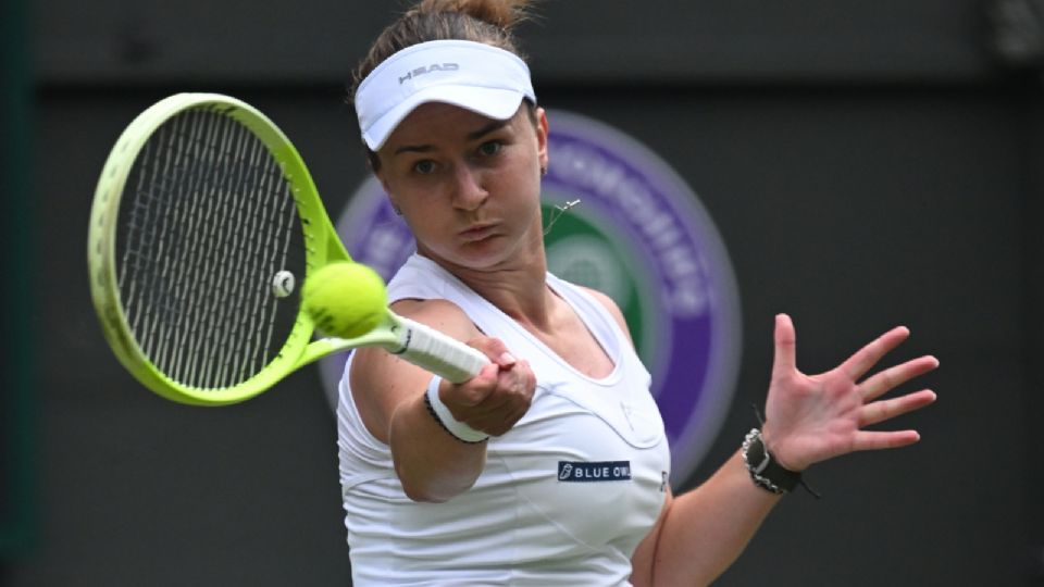 La checa se despide entre lágrimas en tercera ronda tras ceder ante Emma Navarro y perder 2,000 puntos en el ranking.