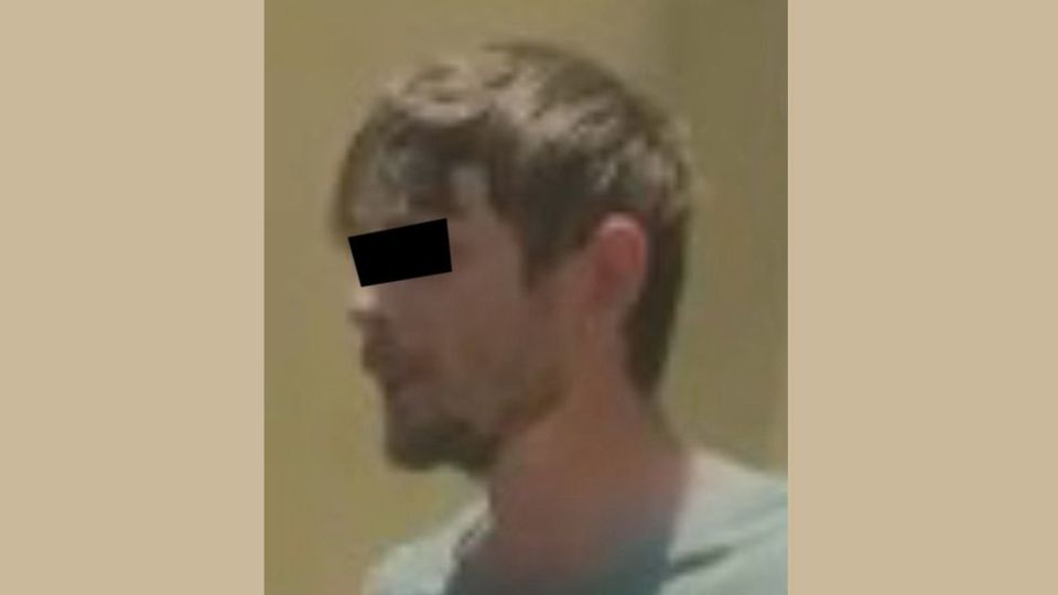 Detienen a extranjero armado con presunta placa de la CIA en Estado de México.