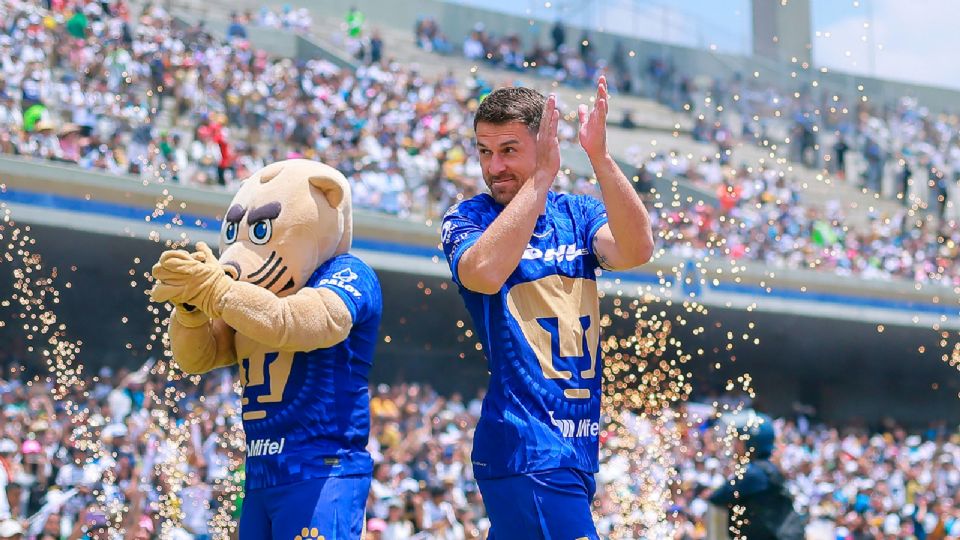 Ramsey presentado en CU… con ovación y camiseta auriazul