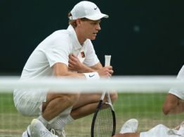 Dimitrov se despide entre lágrimas de Wimbledon tras una dolorosa lesión y Sinner avanza a Cuartos