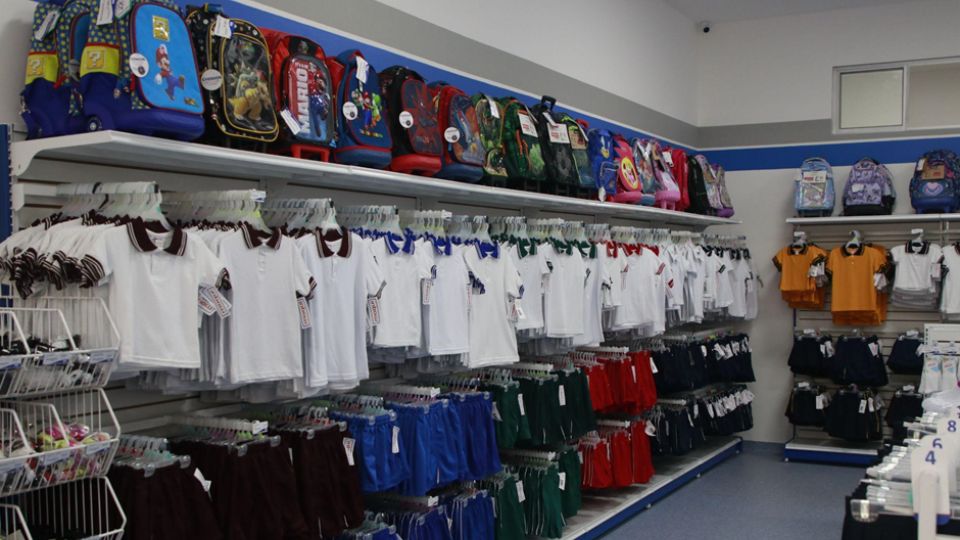 Foto: Leo Aguirre / ADOSA abre de lunes a viernes de 8:30 a.m. a 7:00 p.m. y los sábados de 9:00 a.m. a 3:00 p.m. en su sucursal Matriz. Y a partir del 19 de Julio los sábados el horario será de 9:00 a 7:00 pm.