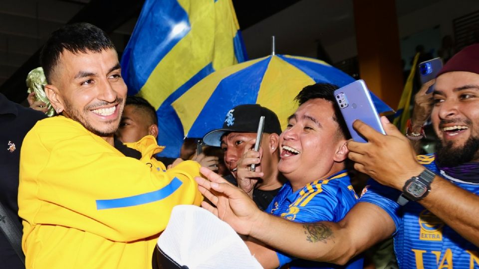 ¡Ángel Correa en Monterrey! El Campeón del Mundo ya Viste la Sonrisa Auriazul de Tigres