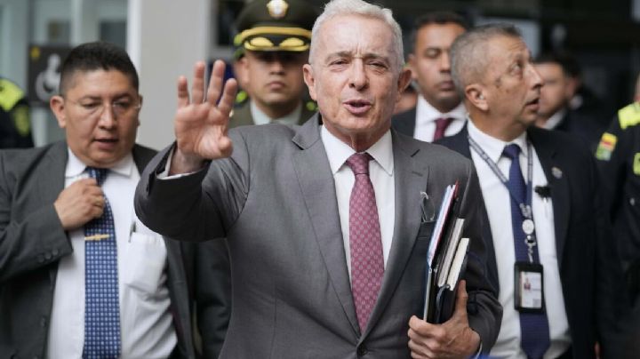 Condenan a 12 años de prisión domiciliaria a expresidente de Colombia Álvaro Uribe