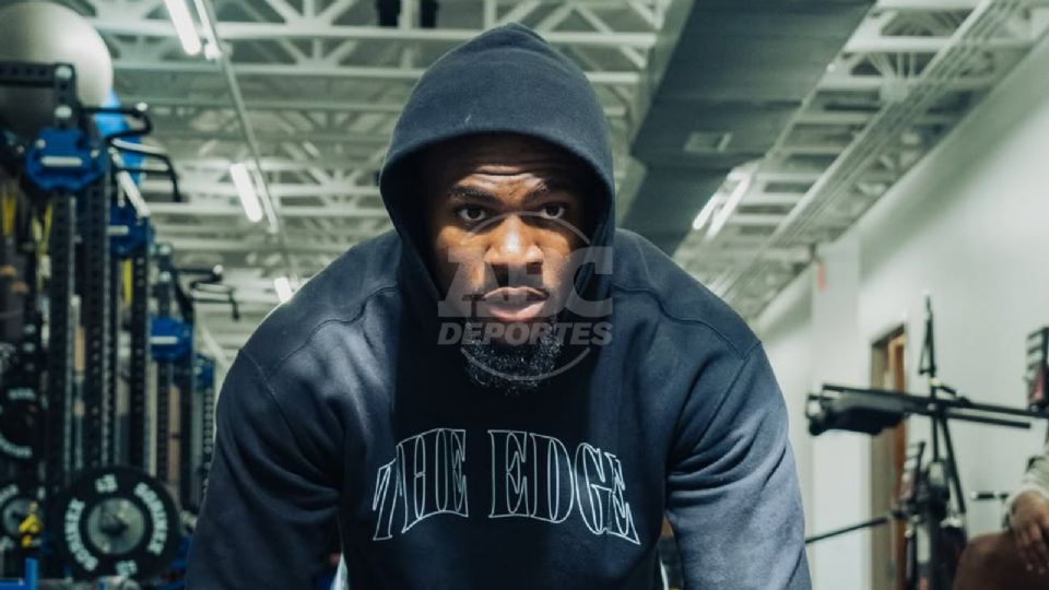 Parsons expresa su frustración ante la falta de contacto con los Cowboys