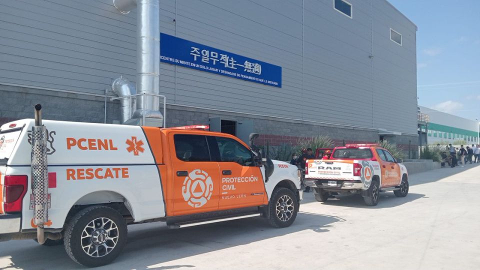 Incendio en empresa de Pesquería deja 2 intoxicados y un hipertenso.