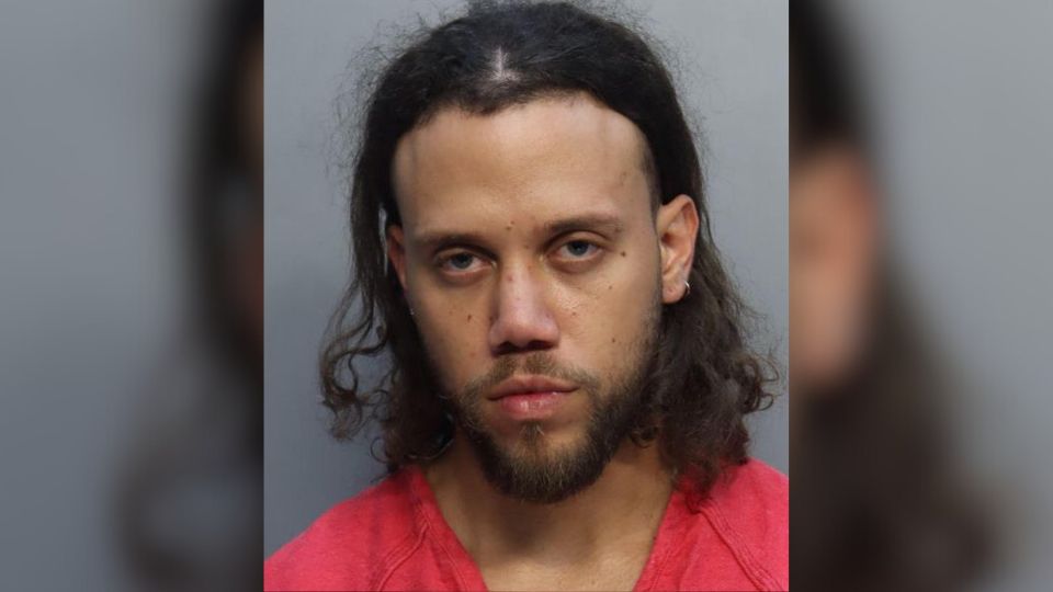 Detienen a Jhayco Cortez en Miami por presunta posesión de drogas.