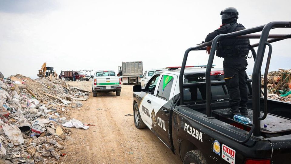 Elementos de Fuerza Civil y la Secretaría de Medio Ambiente inspeccionan tiradero | Facebook / Secretaría de Medio Ambiente de Nuevo León 
