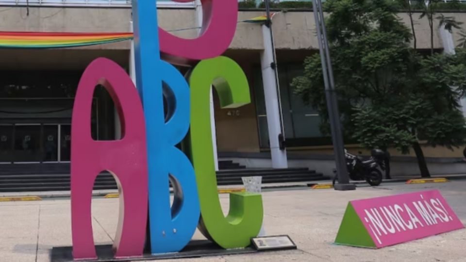 Monumento a los 49 niños fallecidos en el incendio de la Guardería ABC.