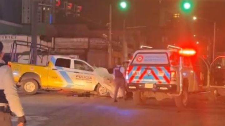 Chocan patrullas de Monterrey durante persecución; 4 policías resultan lesionados