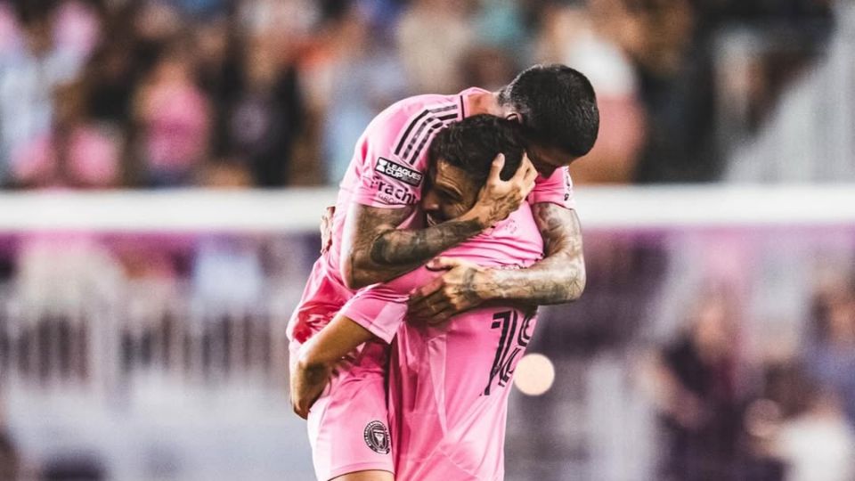Lionel Messi salió lesionado al minuto 11, pero Jordi Alba empató en el 92 y el Inter Miami se llevó el punto extra ante Necaxa en penales.