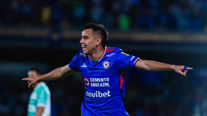 ‘Charly’ Rodríguez iguala su mejor torneo goleador y renueva con Cruz Azul