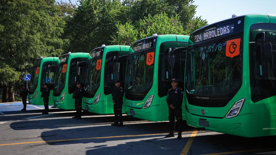 Nuevo León entrega nuevos camiones de la ruta 224 en Guadalupe.