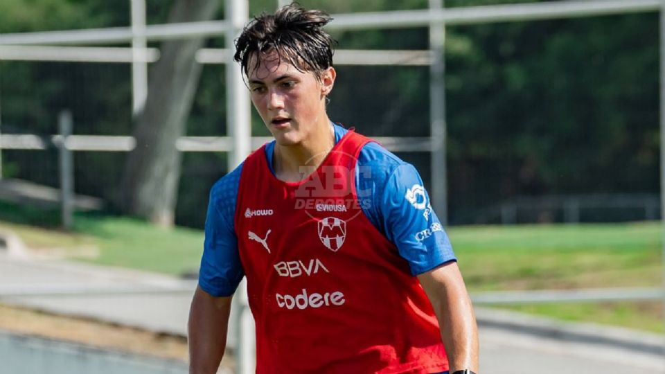 El juvenil entrenó con Ramos, Canales y compañía ante las bajas ofensivas del equipo