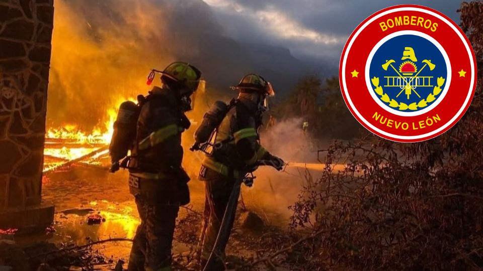 Bomberos apagan incendio | Facebook / Bomberos de Nuevo León