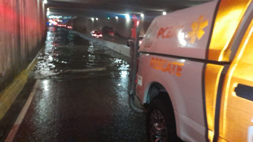 Paso a desnivel de la avenida Paseo de los Leones, en Monterrey.