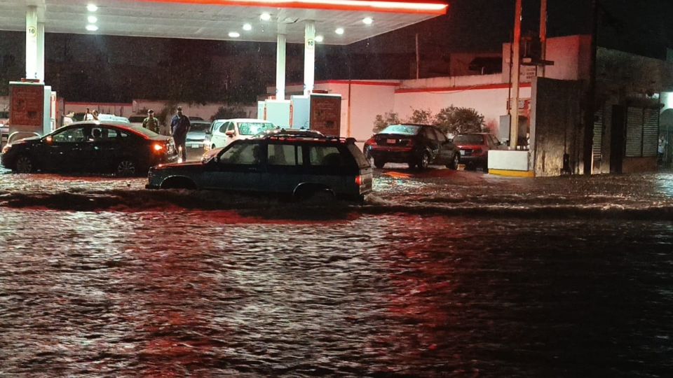 Zona de la avenida Fidel Velázquez inundada por la lluvia.
