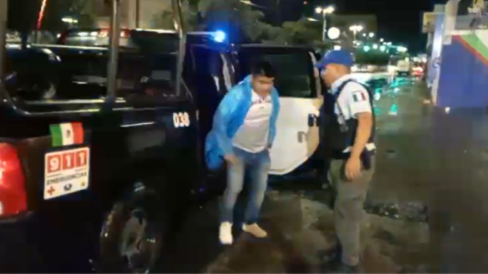 Lluvias en Monterrey: Policía brinda traslados gratuitos a afectados.