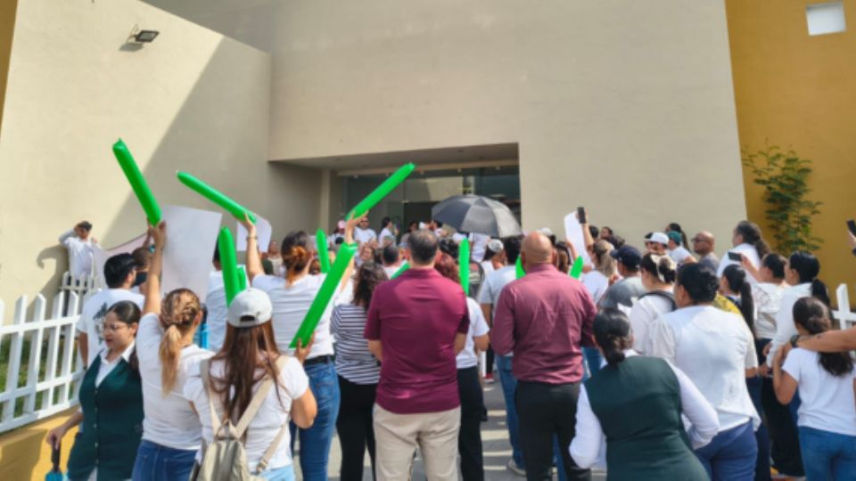 Protesta trabajadores del IMSS.