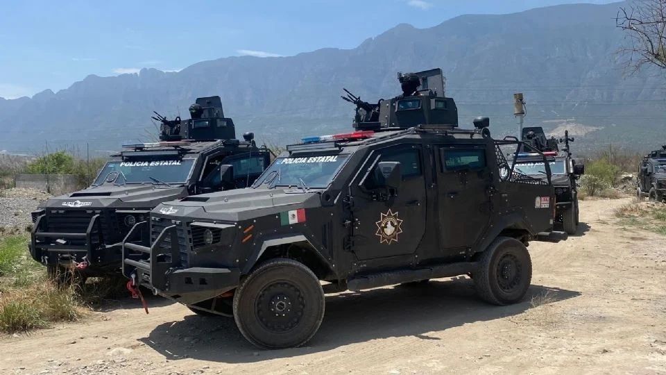 Elementos de Fuerza Civil patrullando en black mambas.