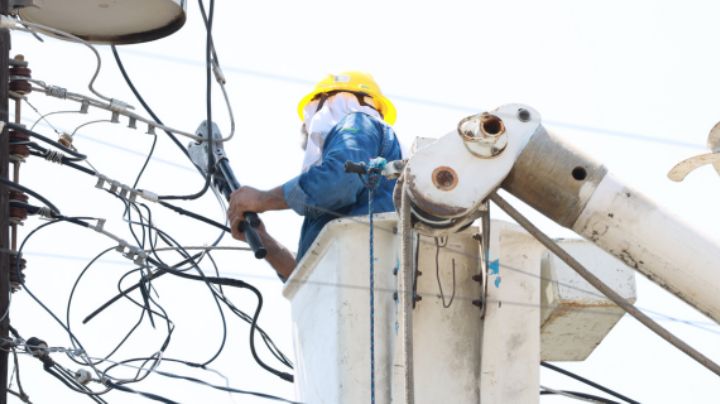 Vecinos de Monterrey, Guadalupe y García reportan constantes cortes de luz