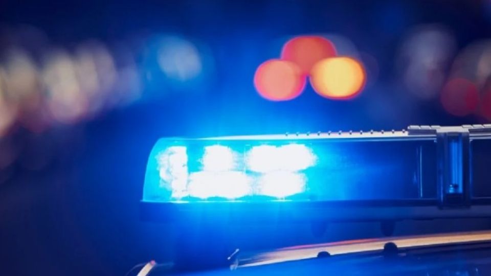 Un policía resultó lesionado durante el evento.