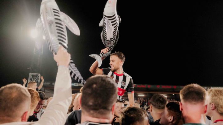 VIDEO | Así celebró el Grimsby Town, de cuarta categoría, su victoria ante Manchester United en Copa