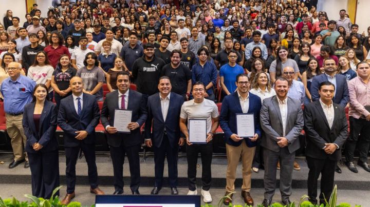 Félix Arratia, alcalde de Juárez, expone la visión de su gobierno en la UANL