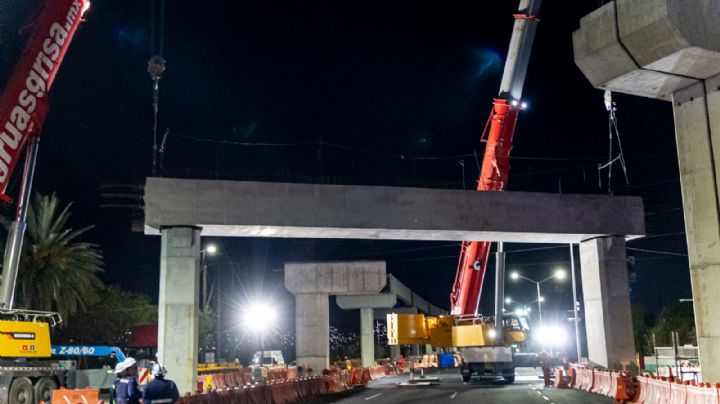 Colocan primera viga transversal de Líneas 4 y 6 del Metro en la avenida Constitución
