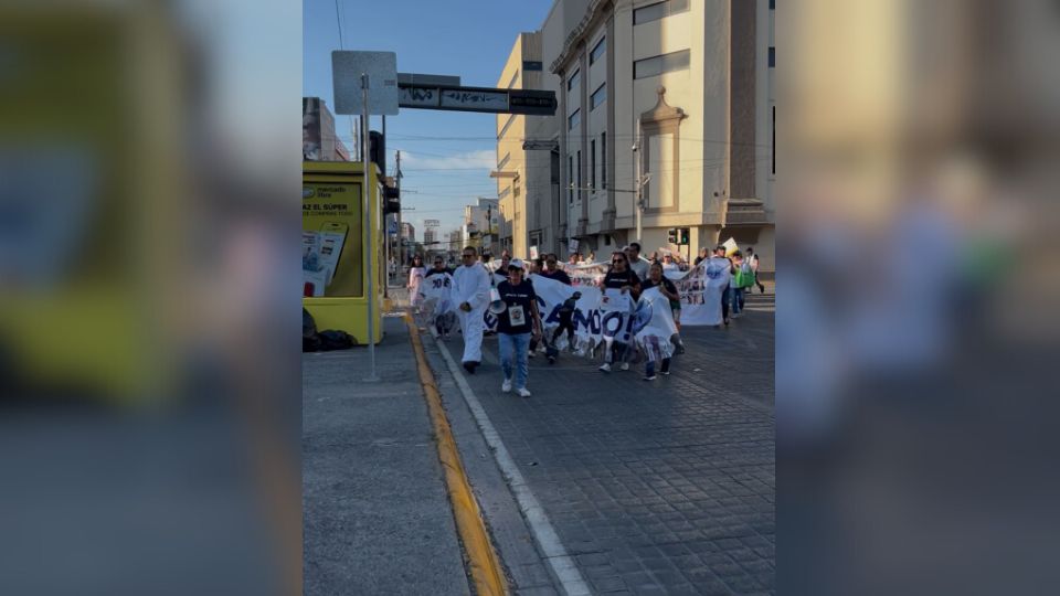 Los manifestantes culminaron su marcha en la Plaza de los Desaparecidos en el centro de Monterrey.