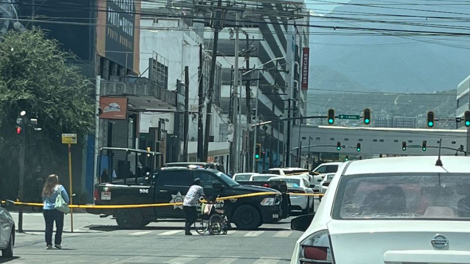 Ministeriales catean edificio en Monterrey