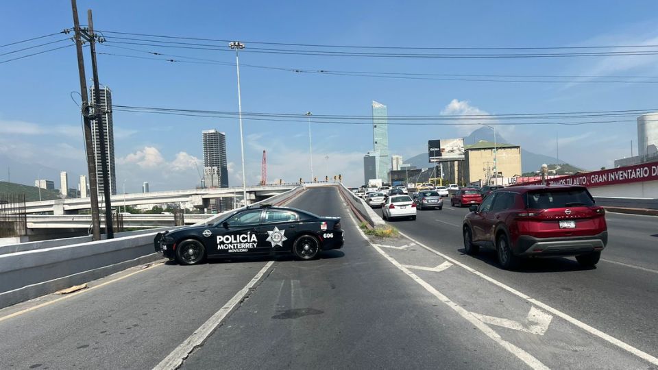 Patrulla de la Policía de Monterrey aplica cierres viales | X / @seguridadmtymx