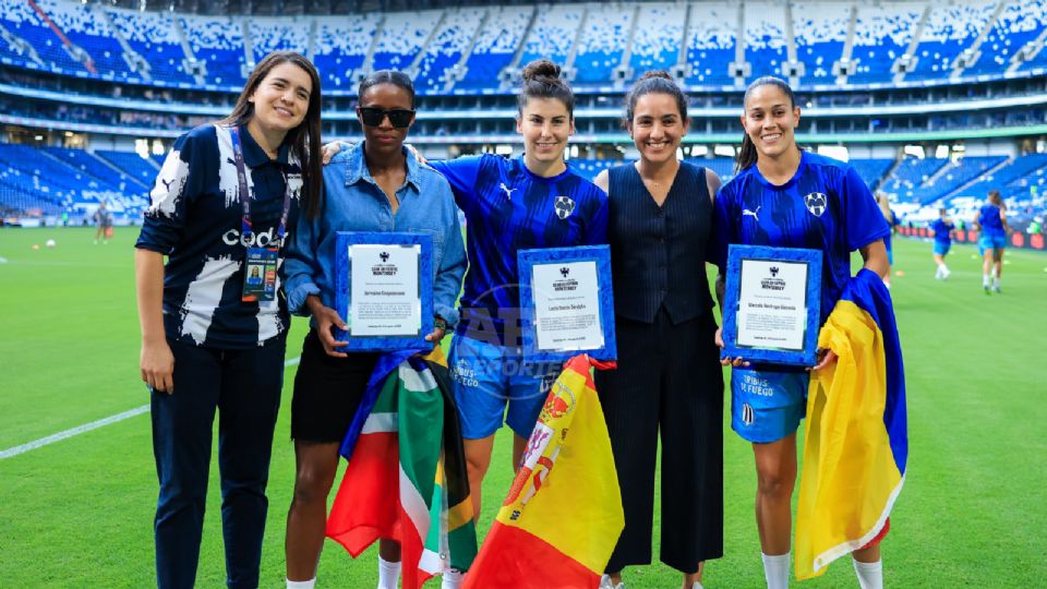 Lucía, Marcela y Jermaine fueron reconocidas por sus logros con sus selecciones.